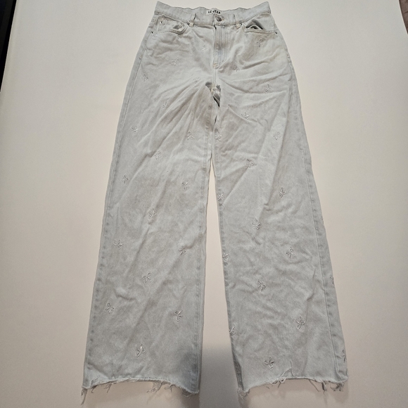 LE JEAN Bow Embroidered Column Jeans - Picture 2 of 13